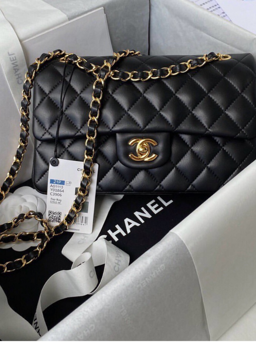 CHANEL Black Quilted Leather Shoulder Bag with Gold Chain